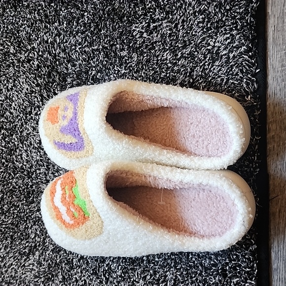 Halloween slippers - Picture 2 of 3